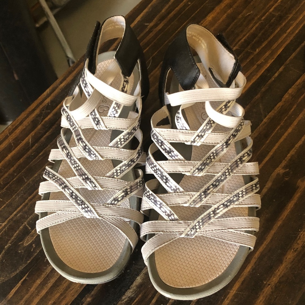 BareTraps Women’s Sammie Sandals